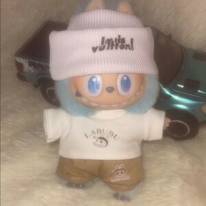 Labubu designer clothes set - Shirt, shorts and beanie